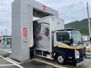 トラックの洗車に井戸水（地下水）の活用
