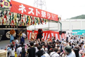 地域の方へ日頃の感謝をこめて開催する「ネスト祭り」