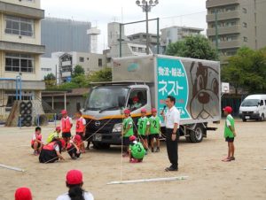 交通事故のない社会を目指してネストロジスティクスがおこなっていること